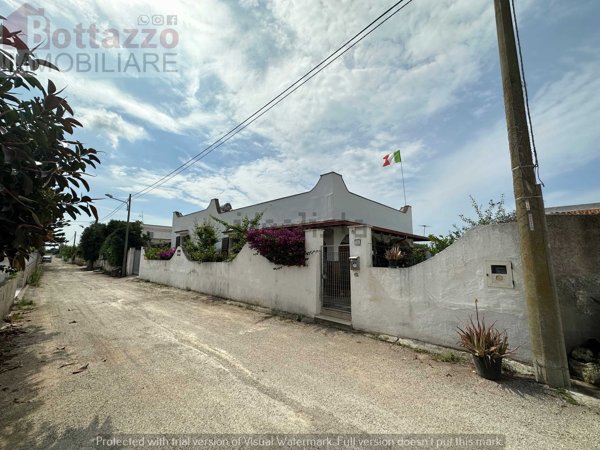 casa indipendente in vendita a Lizzano in zona Marina di Lizzano