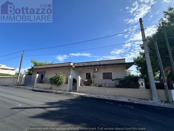 casa indipendente in vendita a Lizzano