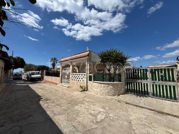 casa indipendente in vendita a Lizzano