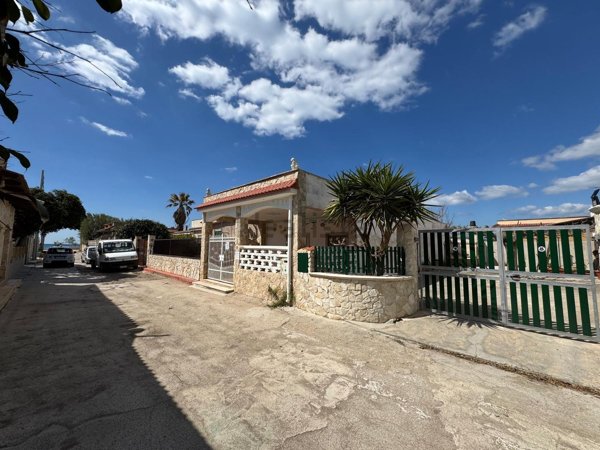 appartamento in vendita a Lizzano in zona Marina di Lizzano