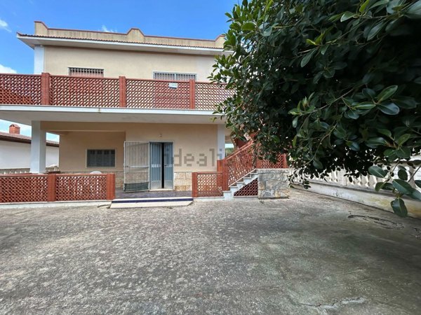 casa indipendente in vendita a Lizzano in zona Marina di Lizzano