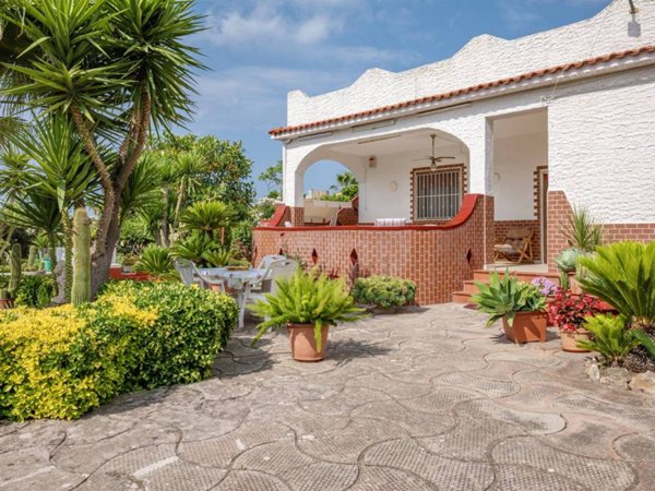 casa indipendente in vendita a Lizzano