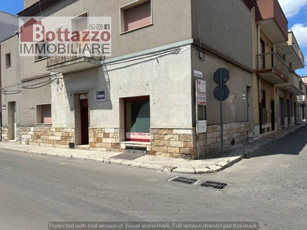 negozio in vendita a Lizzano