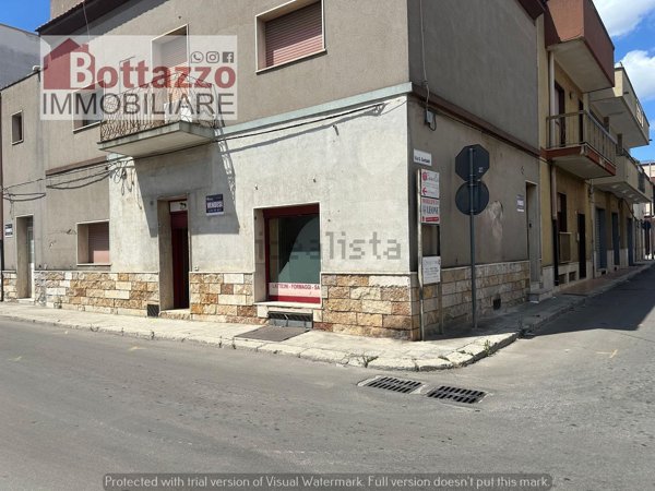 locale commerciale in vendita a Lizzano