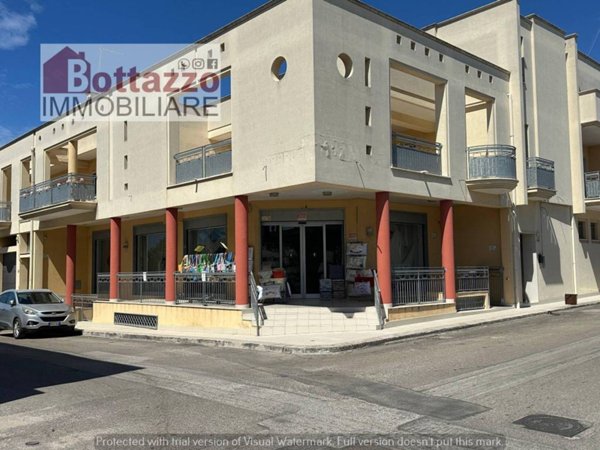 negozio in vendita a Lizzano