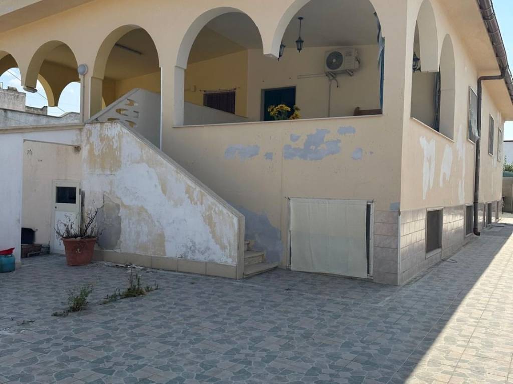 casa indipendente in vendita a Lizzano in zona Marina di Lizzano