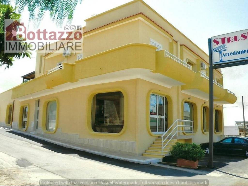 negozio in vendita a Lizzano