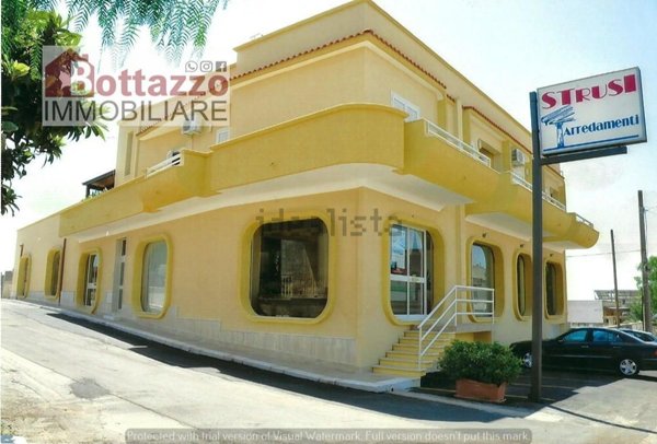 locale commerciale in vendita a Lizzano