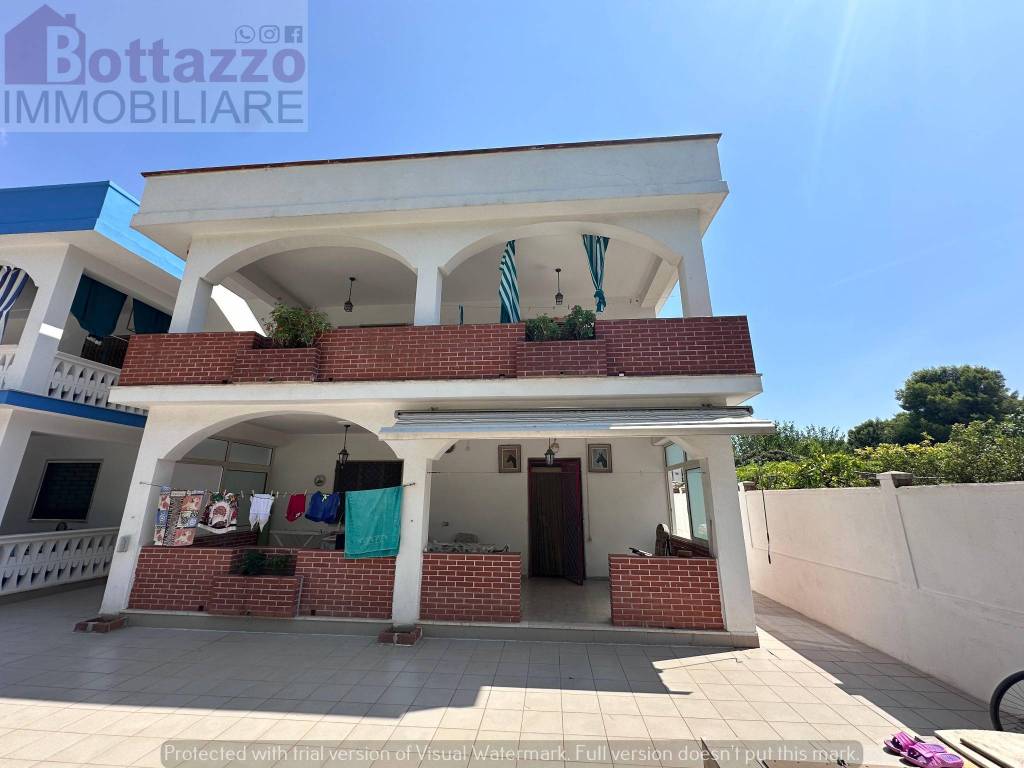 casa indipendente in vendita a Lizzano in zona Marina di Lizzano