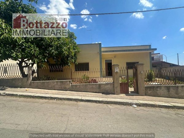 casa indipendente in vendita a Lizzano