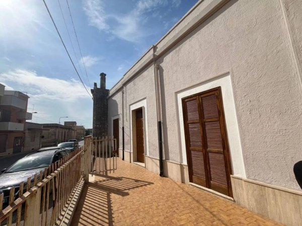 casa indipendente in vendita a Lizzano