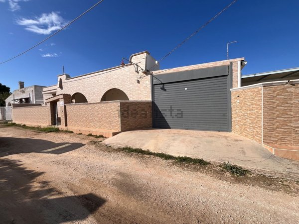 casa indipendente in vendita a Lizzano in zona Marina di Lizzano