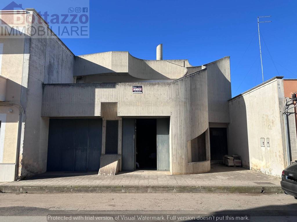 negozio in vendita a Lizzano