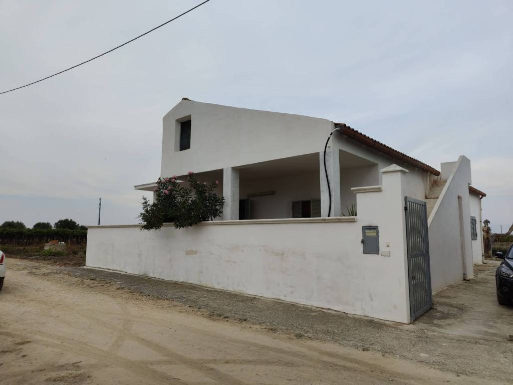 casa indipendente in vendita a Lizzano in zona Marina di Lizzano