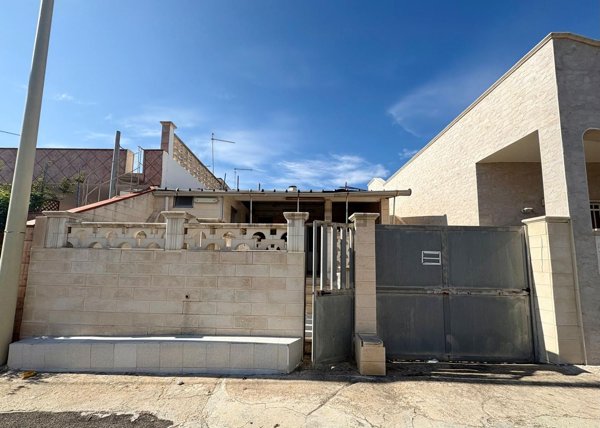 casa indipendente in vendita a Lizzano