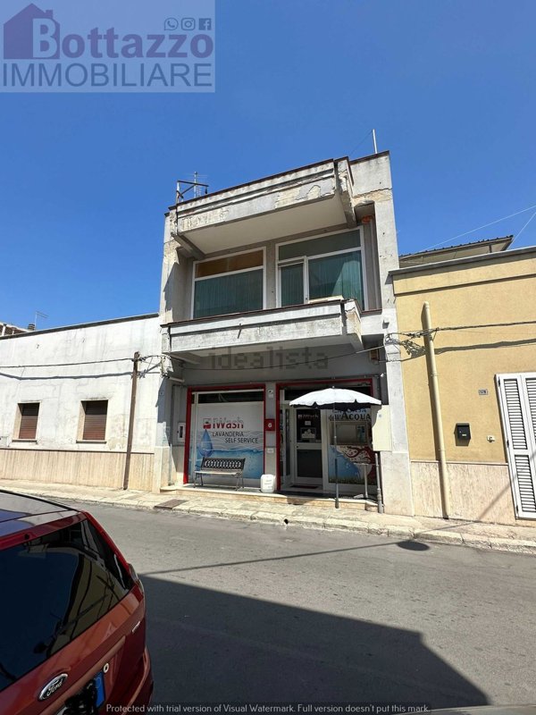 locale commerciale in vendita a Lizzano