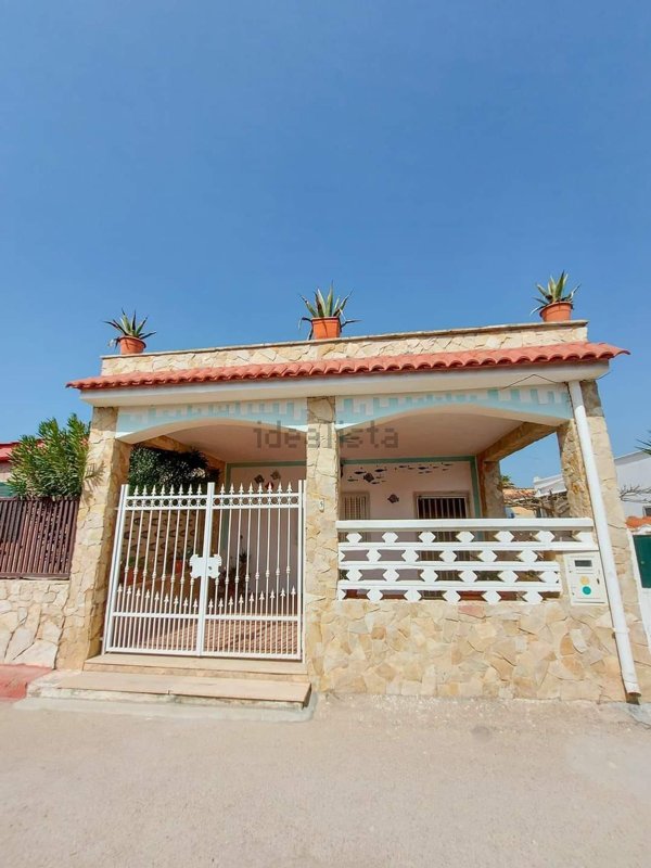 casa indipendente in vendita a Lizzano in zona Marina di Lizzano