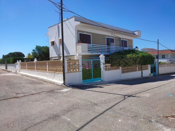 casa indipendente in vendita a Lizzano in zona Marina di Lizzano