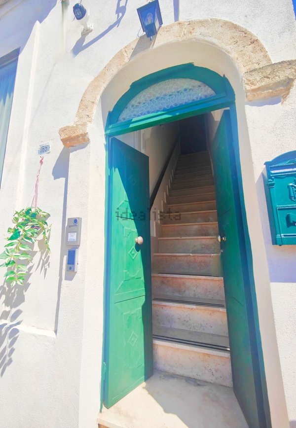 esavano in vendita a Lizzano