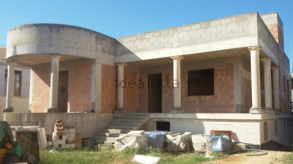 casa indipendente in vendita a Lizzano