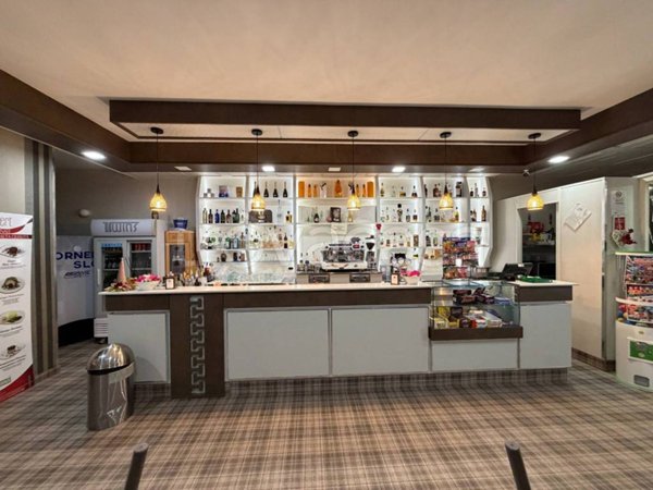 negozio in vendita a Lizzano