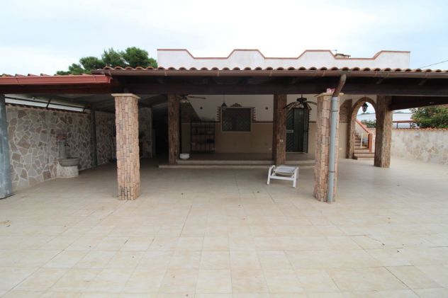 casa indipendente in vendita a Lizzano in zona Marina di Lizzano