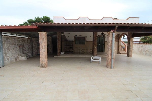 casa indipendente in vendita a Lizzano in zona Marina di Lizzano