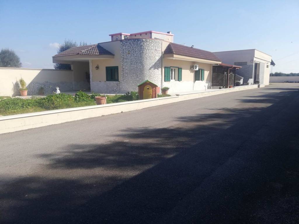 casa indipendente in vendita a Lizzano