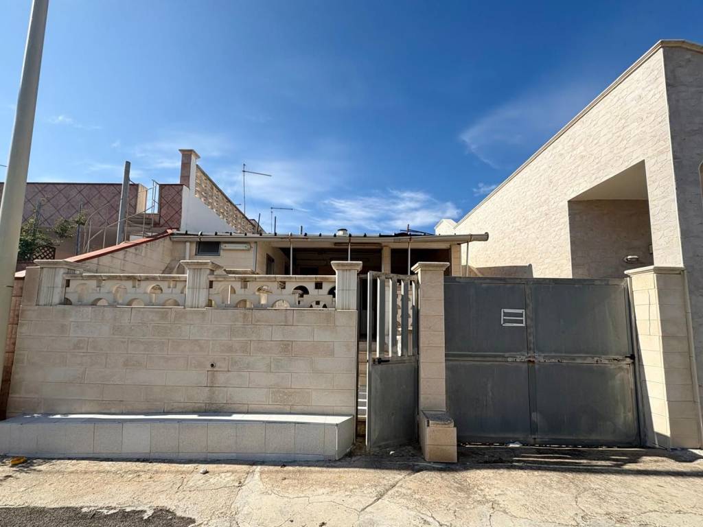 casa indipendente in vendita a Lizzano in zona Marina di Lizzano