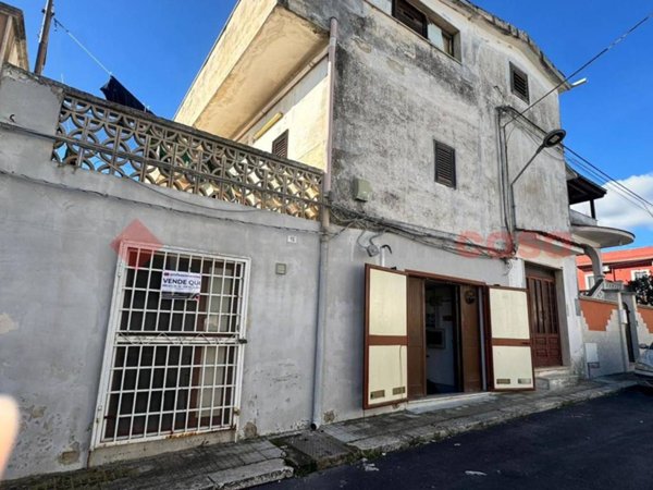 negozio in vendita a Lizzano