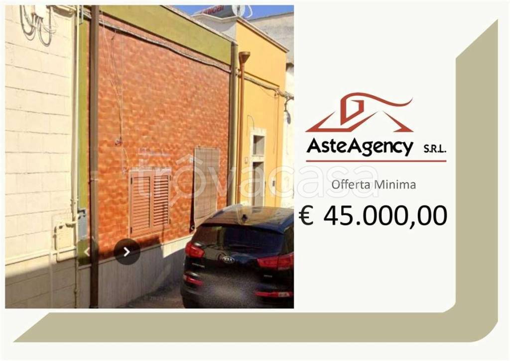 casa indipendente in vendita a Lizzano