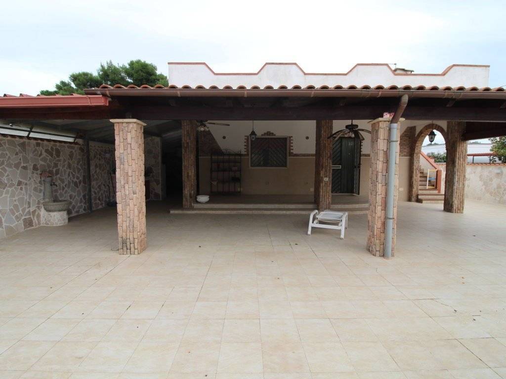 casa indipendente in vendita a Lizzano in zona Marina di Lizzano