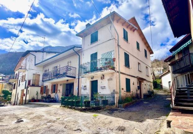 casa indipendente in vendita a Lizzano