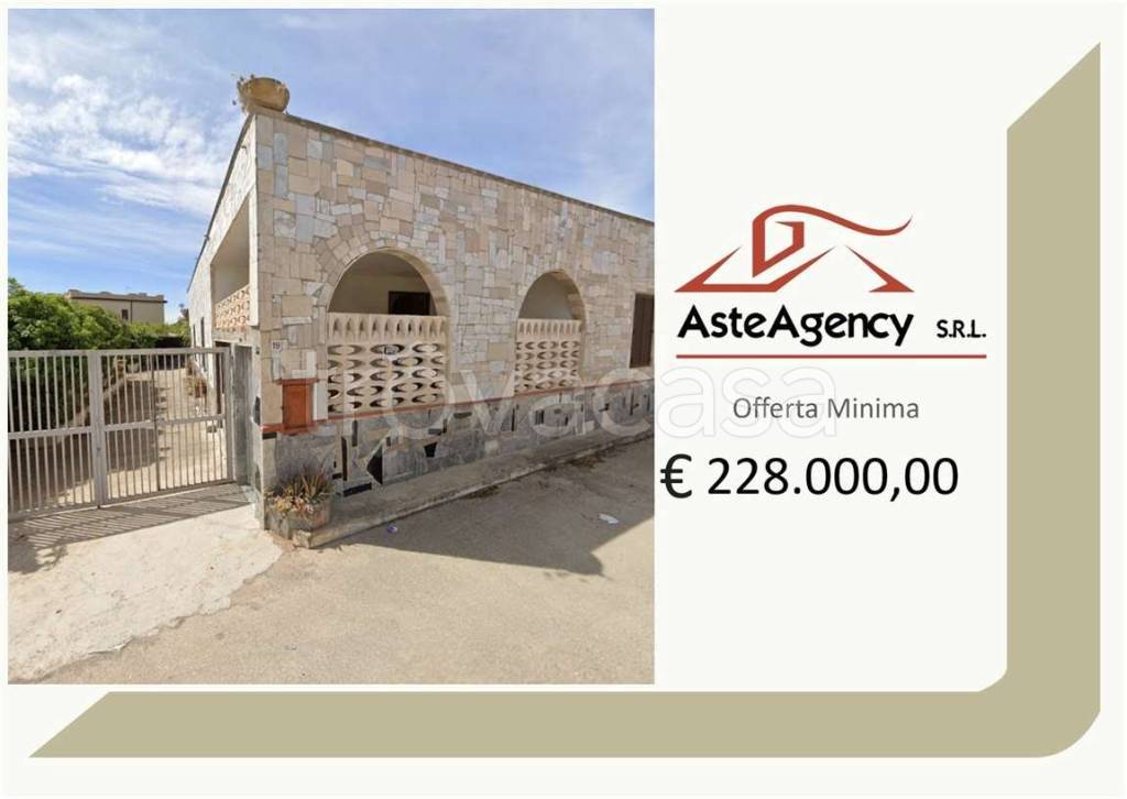 casa indipendente in vendita a Lizzano in zona Marina di Lizzano