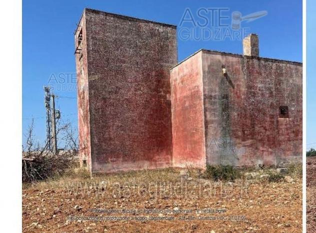 locale commerciale in vendita a Lizzano