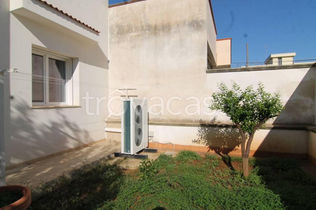 casa indipendente in vendita a Lizzano