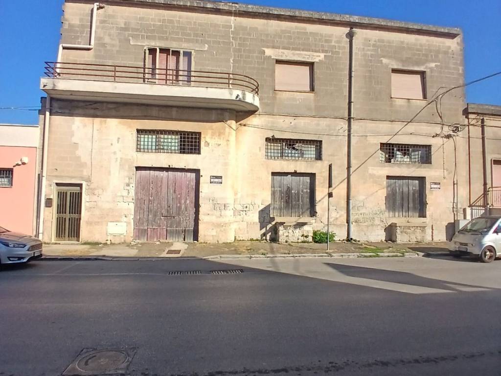 casa indipendente in vendita a Lizzano