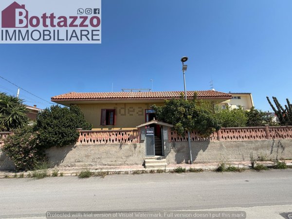 casa indipendente in vendita a Lizzano