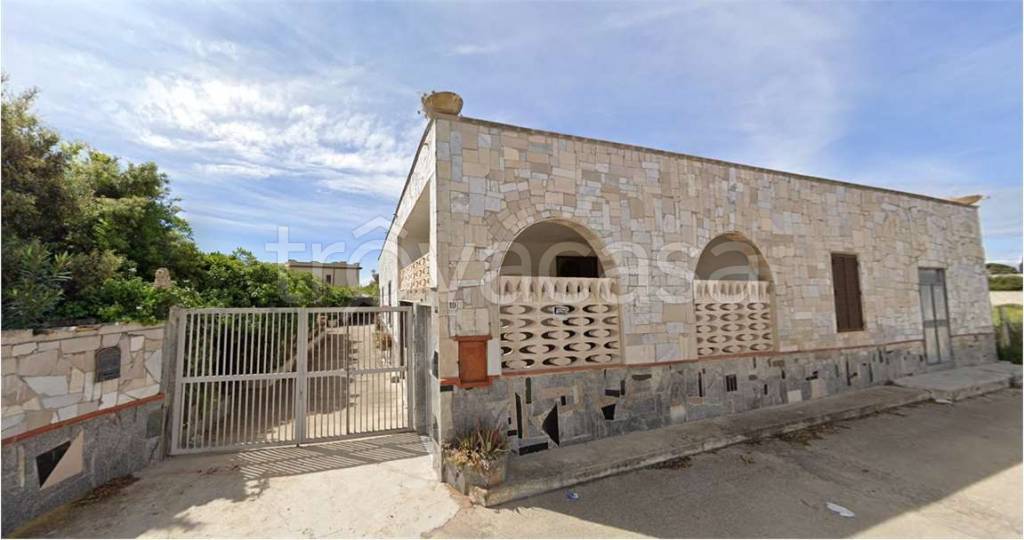 casa indipendente in vendita a Lizzano in zona Marina di Lizzano