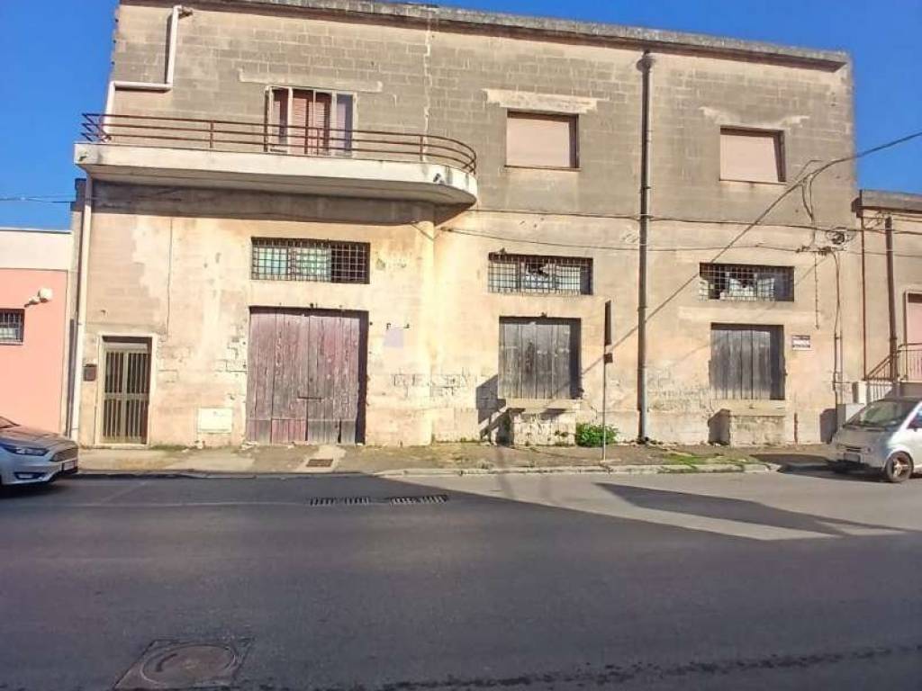 casa indipendente in vendita a Lizzano