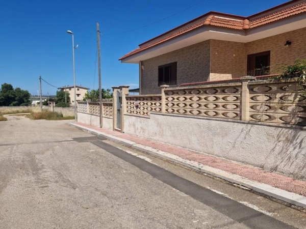 casa indipendente in vendita a Lizzano