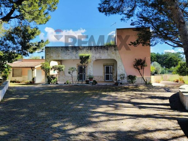 casa indipendente in vendita a Lizzano in zona Marina di Lizzano