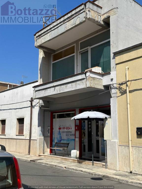 negozio in vendita a Lizzano