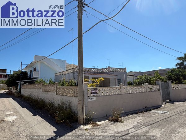 casa indipendente in vendita a Lizzano in zona Marina di Lizzano