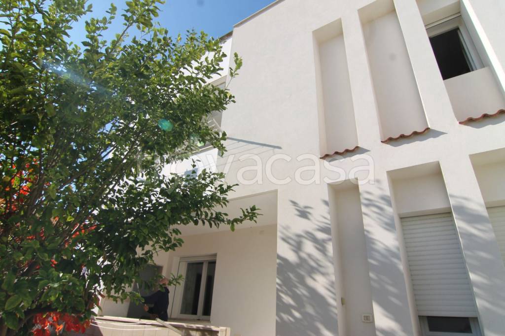 casa indipendente in vendita a Lizzano