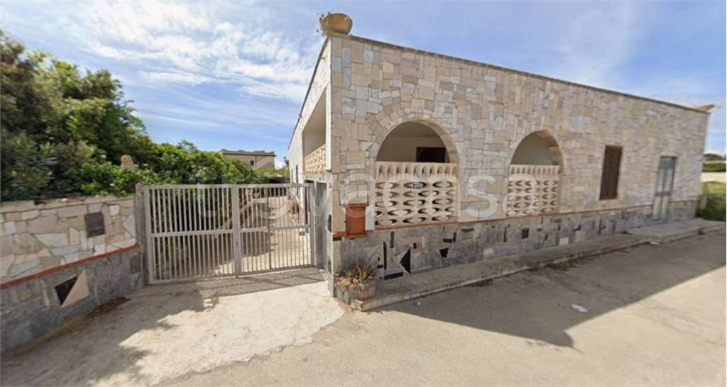 casa indipendente in vendita a Lizzano in zona Marina di Lizzano