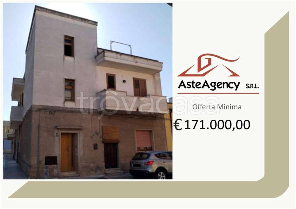 casa indipendente in vendita a Lizzano in zona Marina di Lizzano