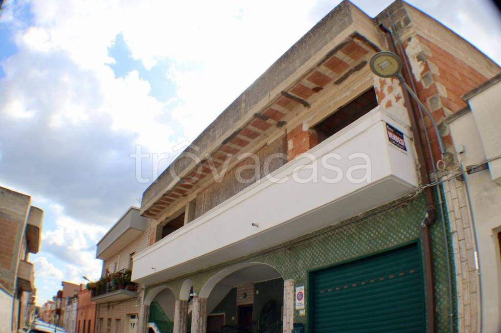 casa indipendente in vendita a Lizzano