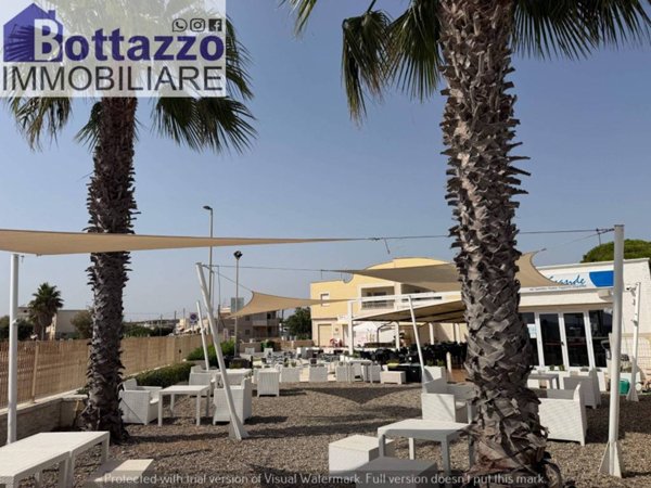 negozio in vendita a Lizzano in zona Marina di Lizzano