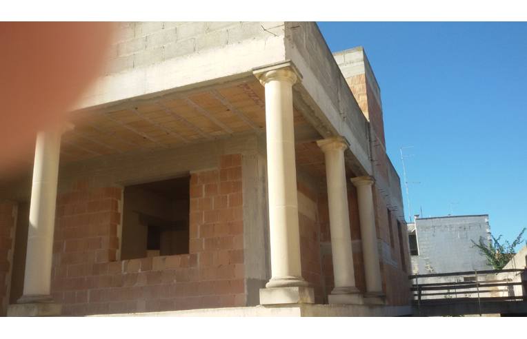 casa indipendente in vendita a Lizzano
